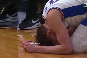 老詹够老就啥事儿都有！绝杀的肯纳德，曾在詹姆斯的AAU效力！