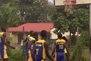 天赋炸裂 最简陋的球场最残暴的扣篮